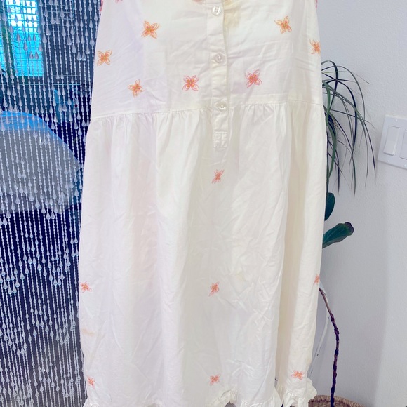 FLORAL EMBROIDERED NIGHTGOWN NWOT - Picture 4 of 7